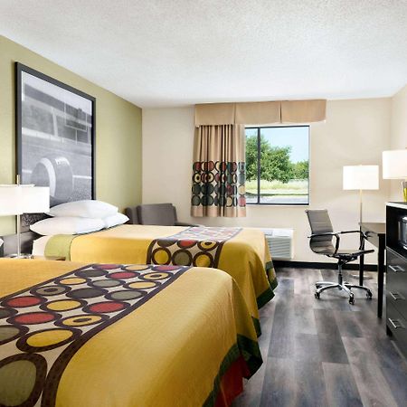 Super 8 By Wyndham Clinton Hotel Luaran gambar