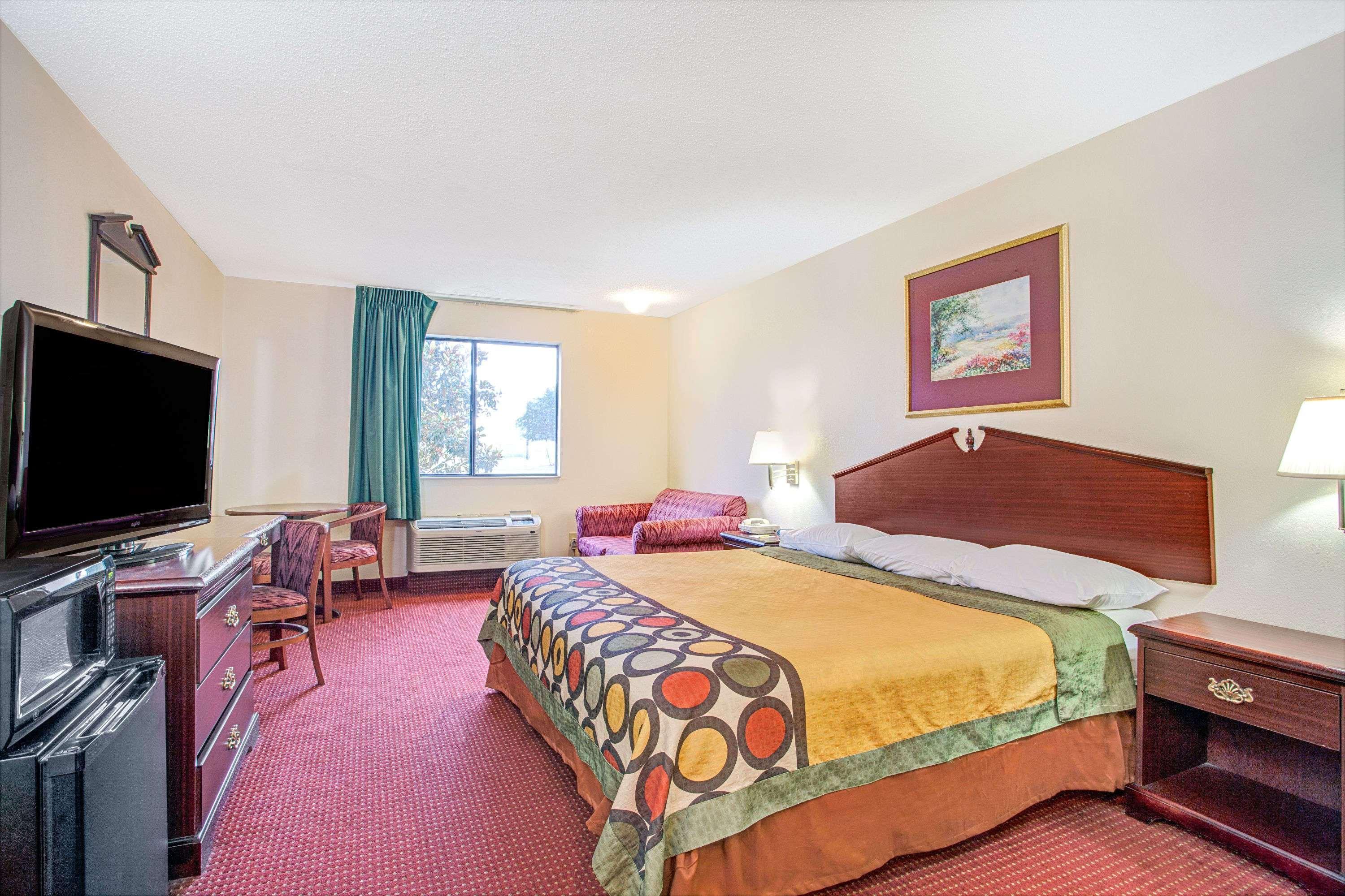 Super 8 By Wyndham Clinton Hotel Luaran gambar