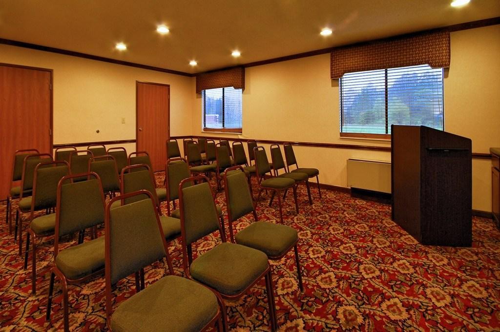Super 8 By Wyndham Clinton Hotel Luaran gambar